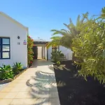Vila Castillo Del Aguila By *