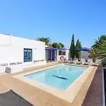 Vila Castillo Del Aguila By