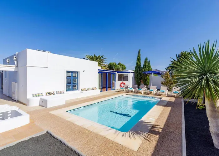 Castillo Del Aguila By Villa Playa Blanca