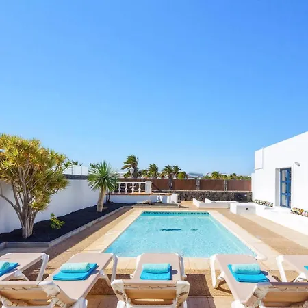 فيلة Castillo Del Aguila By *