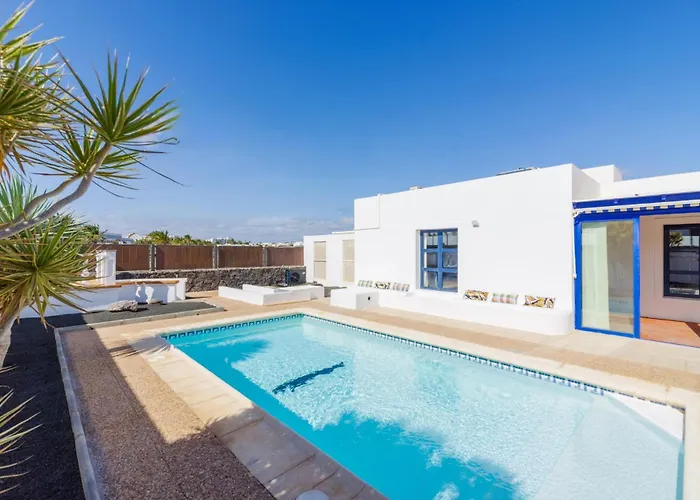 فيلة Castillo Del Aguila By *